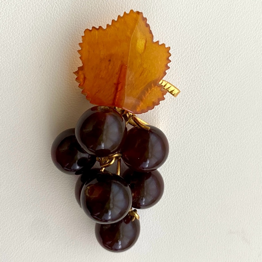 Vintage 2-Tone Baltic Amber Bunch of Grapes and Leaf, Gold-Plated Brooch Pin A++